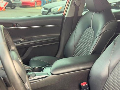 Used 2020 Toyota Camry SE FWD image 25
