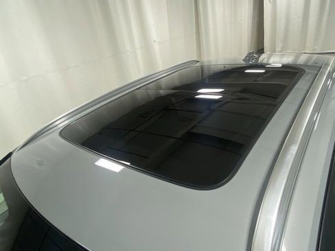 Used 2025 Volvo XC40 B5 Core image 6