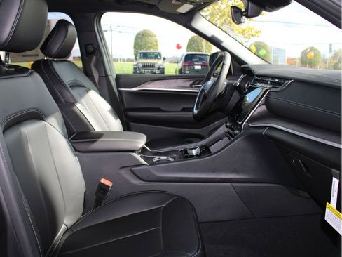 New 2025 Jeep Grand Cherokee Limited image 25