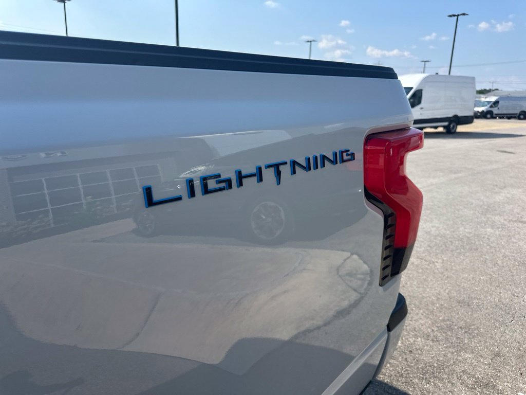 Used 2023 Ford F150 Lightning XLT AWD/4WD image 12