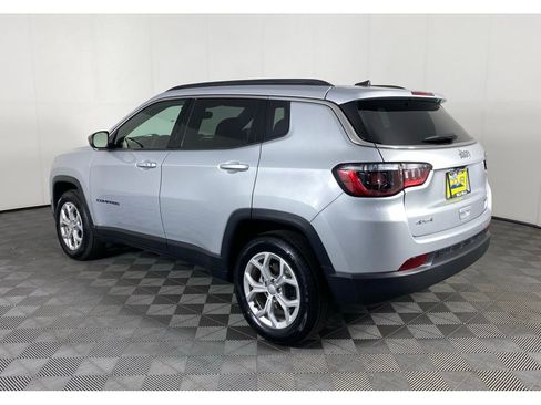 Used 2024 Jeep Compass Latitude image 16