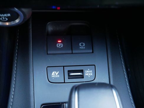 Used 2024 Toyota Venza XLE image 36