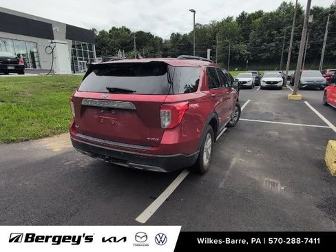 Used 2021 Ford Explorer XLT w/ Equipment Group 202A AWD/4WD image 12