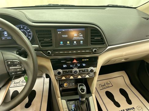 Used 2020 Hyundai Elantra SEL image 18