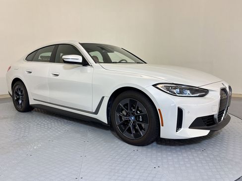 Used 2023 BMW i4 eDrive40 w/ Premium Package image 7