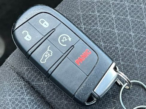 Used 2020 Jeep Grand Cherokee Laredo AWD/4WD image 33