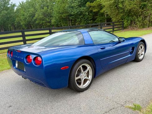 Used 2002 Chevrolet Corvette Coupe w/ Preferred Equipment Group2 RWD image 5