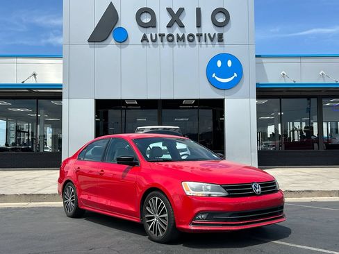 Used 2015 Volkswagen Jetta Sport FWD image 1