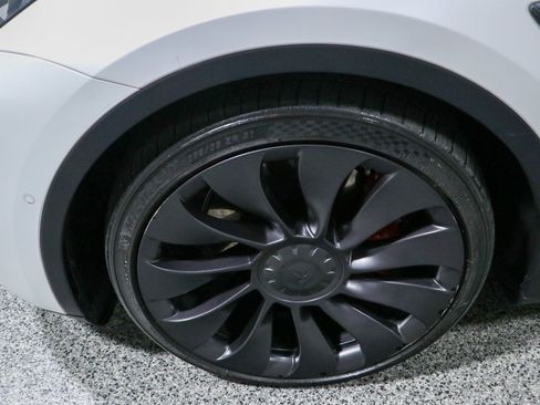 Used 2022 Tesla Model Y Performance AWD/4WD image 11