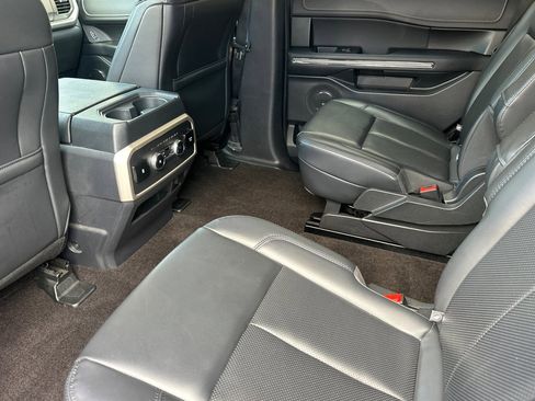Used 2022 Ford Expedition XLT image 28