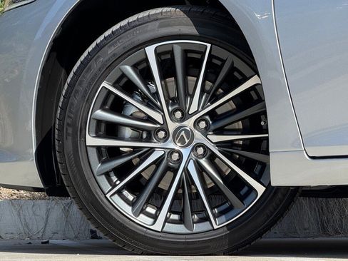 Certified 2025 Lexus ES 300h w/ Premium Package image 9