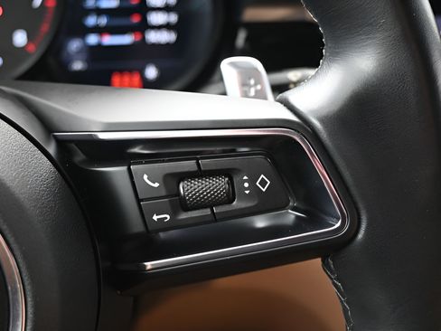 Certified 2023 Porsche Macan AWD/4WD image 23