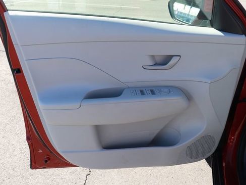 Used 2025 Hyundai Kona SEL image 8