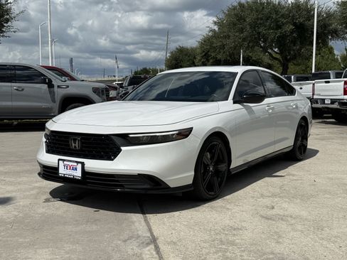 Used 2024 Honda Accord Sport image 9