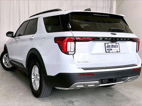 Used 2026 Ford Explorer Active w/ Active Comfort Package image 5