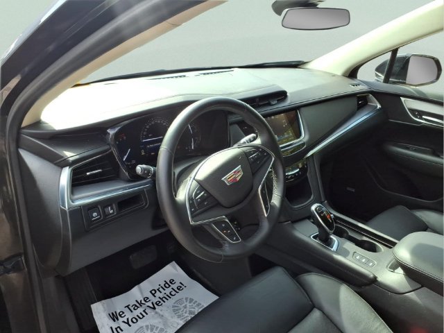 Used 2017 Cadillac XT5 Premium Luxury w/ LPO, Wheel Lock Package AWD/4WD image 14