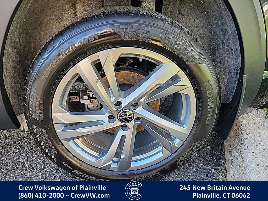 Certified 2024 Volkswagen Atlas Cross Sport SEL R-Line w/ Adventure Package AWD/4WD image 18