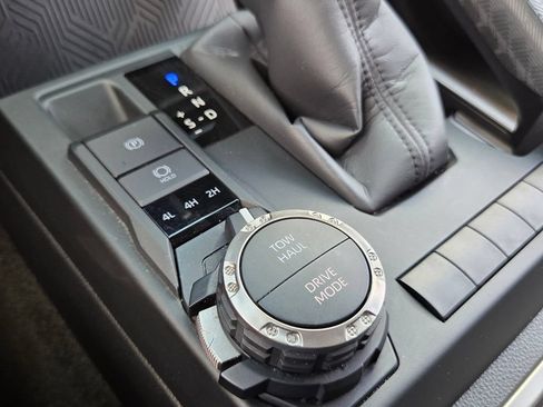 Certified 2025 Toyota 4Runner SR5 AWD/4WD image 21