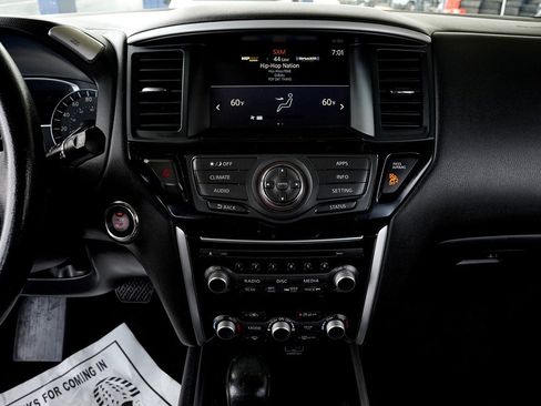 Used 2019 Nissan Pathfinder SV image 21