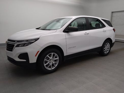 Used 2024 Chevrolet Equinox LS AWD/4WD image 2
