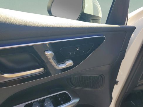 Used 2025 Mercedes-Benz GLC 300 image 19