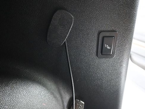 Used 2020 GMC Yukon XL SLT image 37