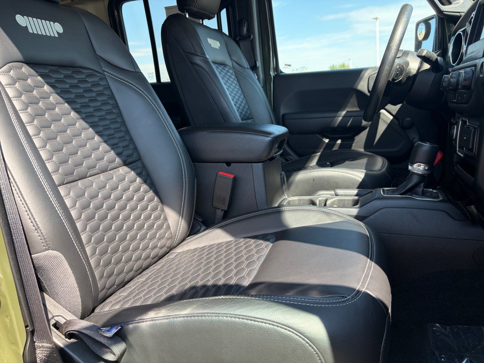 Used 2023 Jeep Wrangler Unlimited Sport AWD/4WD image 30