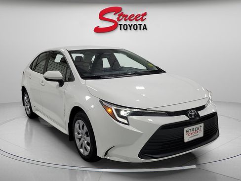 Certified 2026 Toyota Corolla LE AWD/4WD image 5