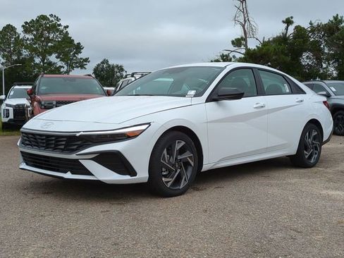 New 2025 Hyundai Elantra Sport image 2