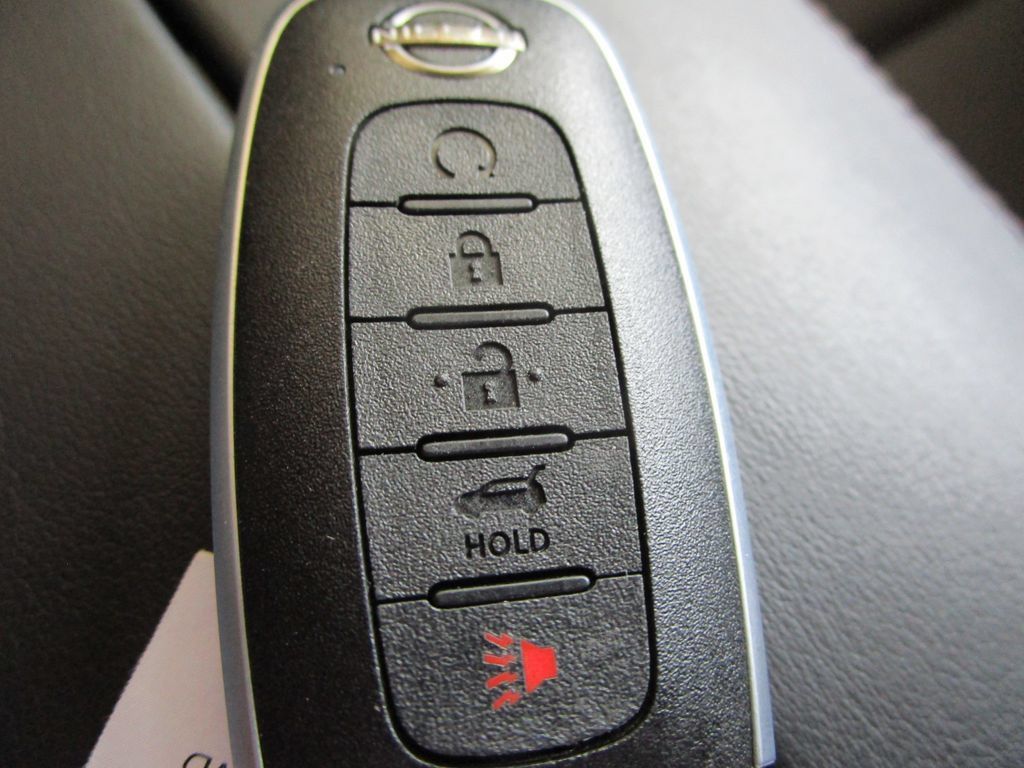 Used 2025 Nissan Rogue SL w/ Tech Package FWD image 46