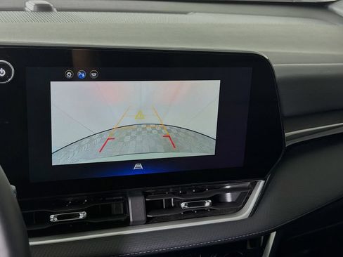 Used 2025 Chevrolet Equinox LT FWD image 19