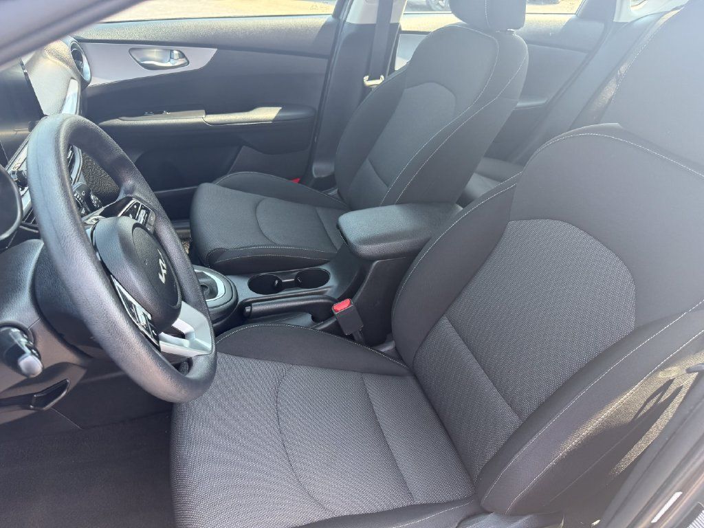 Used 2024 Kia Forte LXS w/ LXS Technology Package FWD image 11