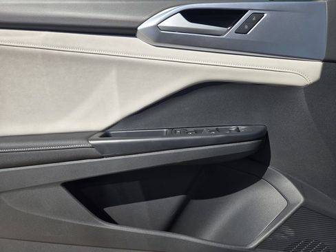 New 2026 Volkswagen Taos SE FWD image 23