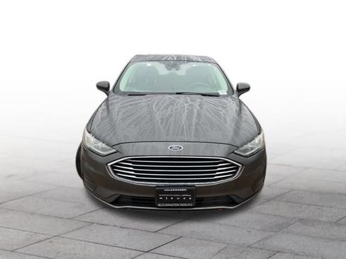 Used 2019 Ford Fusion SE image 2