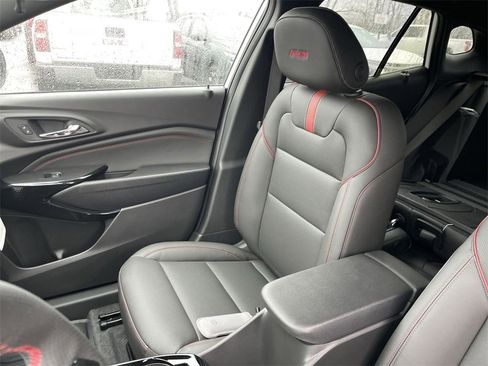 New 2026 Chevrolet Trax RS w/ Sunroof Package image 24
