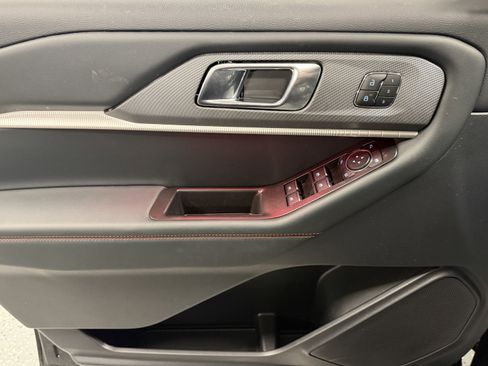 Used 2025 Ford Explorer ST-Line w/ Premium Package image 18