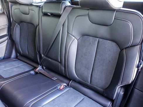 New 2025 Jeep Grand Cherokee Altitude image 28