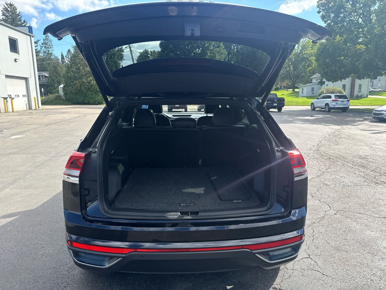 Used 2021 Volkswagen Atlas Cross Sport SEL w/ Cross Sport MDO Package AWD/4WD image 15