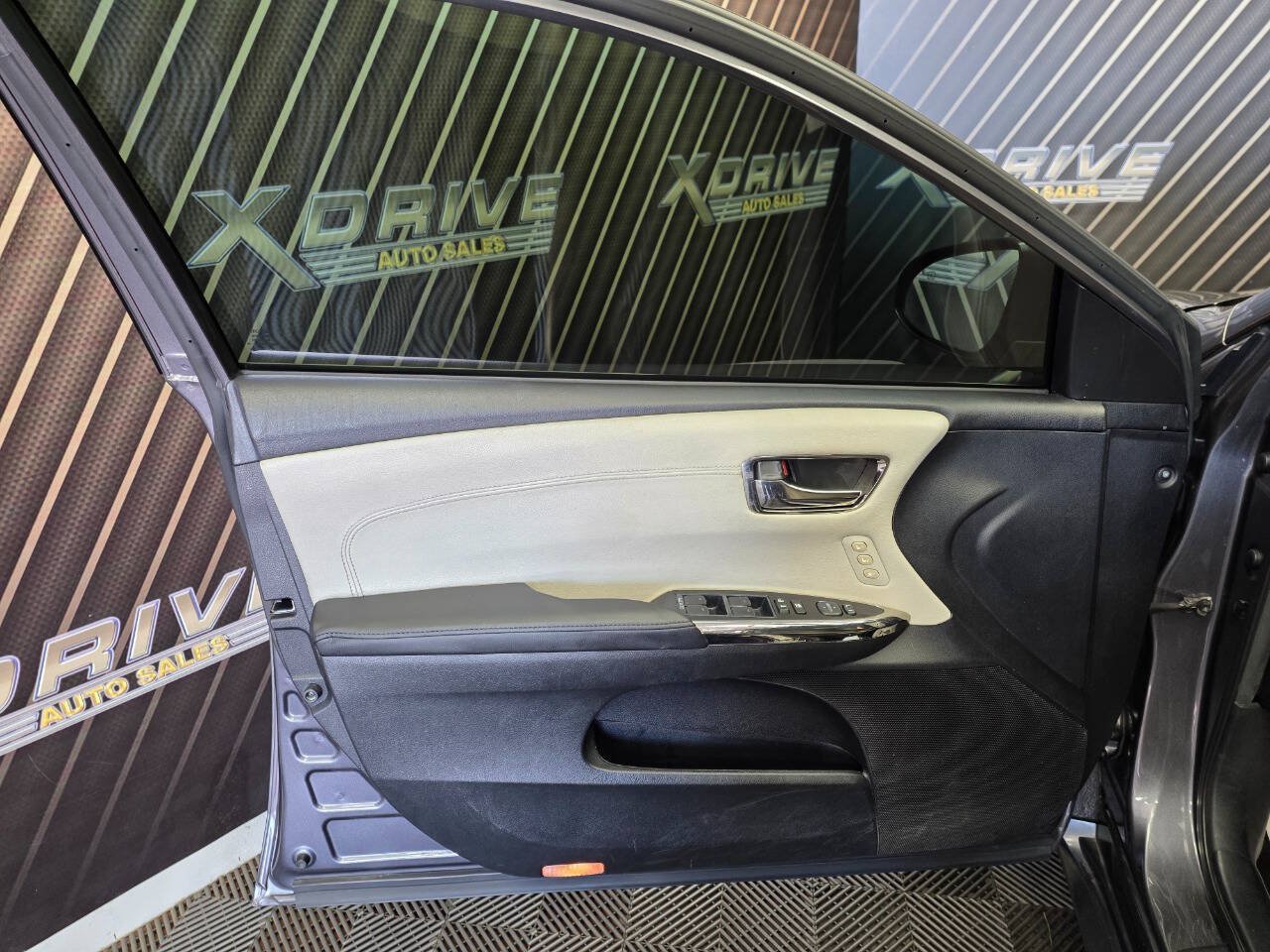 Used 2014 Toyota Avalon XLE Touring FWD image 16