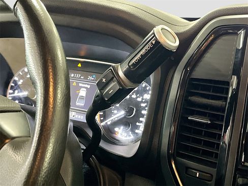 Used 2023 Nissan Titan SV w/ SV Convenience Package image 17