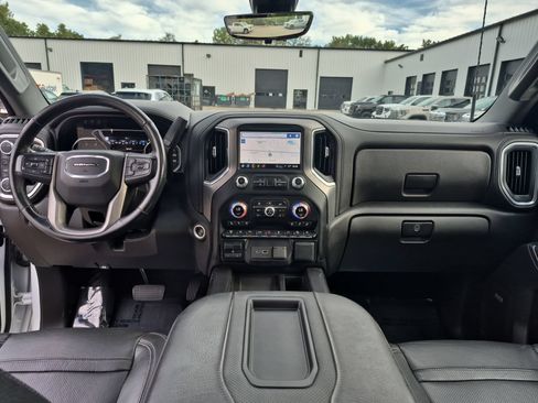 Used 2022 GMC Sierra 3500 Denali w/ Denali Ultimate Package AWD/4WD image 21