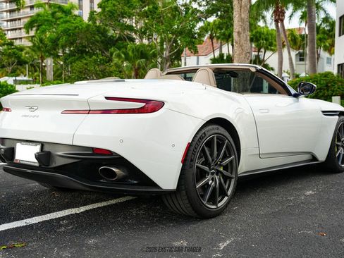 Used 2019 Aston Martin DB11 Volante image 8