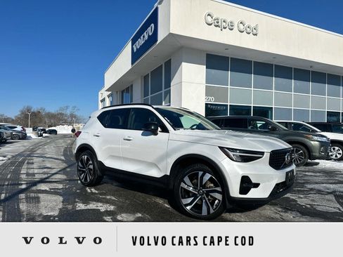 Used 2023 Volvo XC40 B5 Plus w/ Climate Package image 1