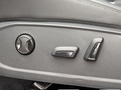 Used 2025 Volkswagen Jetta SE FWD image 20