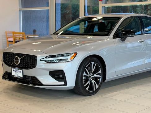 Used 2024 Volvo S60 B5 Core FWD image 3