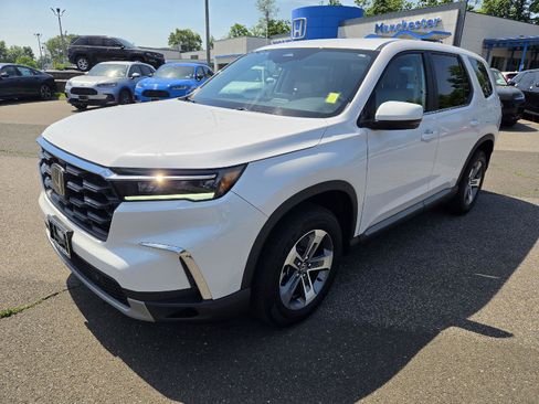 Used 2025 Honda Pilot EX-L image 3