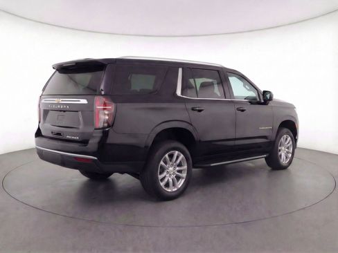 Used 2023 Chevrolet Suburban Premier image 9