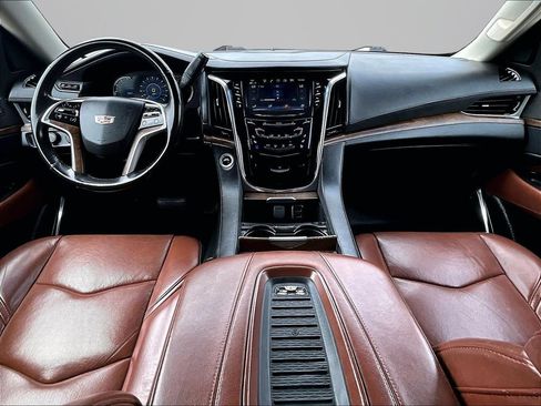 Used 2018 Cadillac Escalade Premium Luxury AWD/4WD image 17
