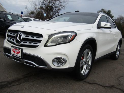Used 2020 Mercedes-Benz GLA 250 4MATIC w/ Premium Package image 3