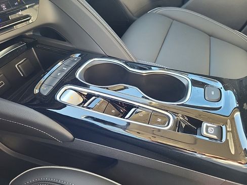 Used 2023 Buick Envision Essence image 23